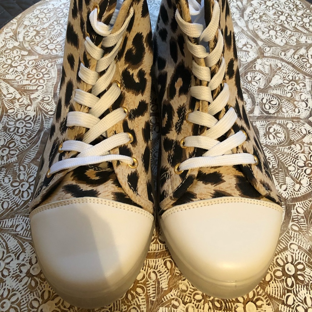 NWT Unique & Chic Leopard Print High Top Sneakers - Picture 13 of 15